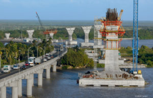 Sealite SL-70 Marine Lanterns Improve Safety on Colombia’s Longest Bridge